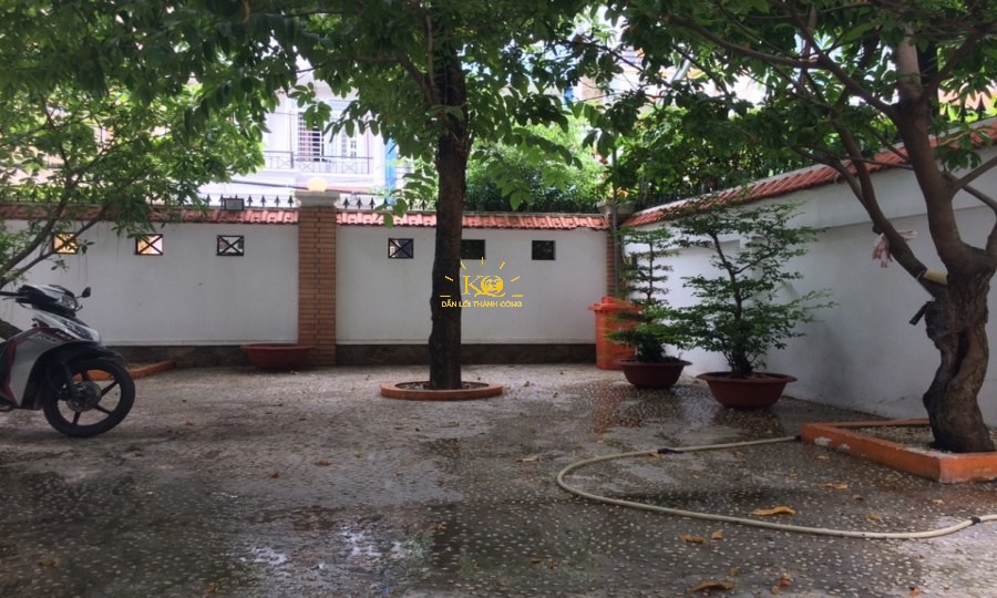 Sân vườn nhà bán đường Trần Não